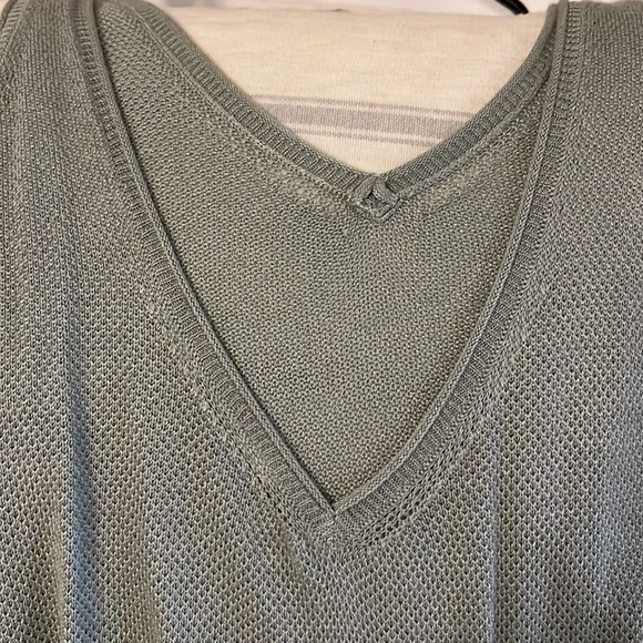EUC Rare Lululemon Top - Picture 4 of 4